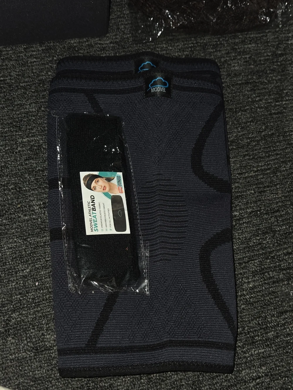Brand New Compression Knee Sleeve Pair - Black. Size Xl..unisex
